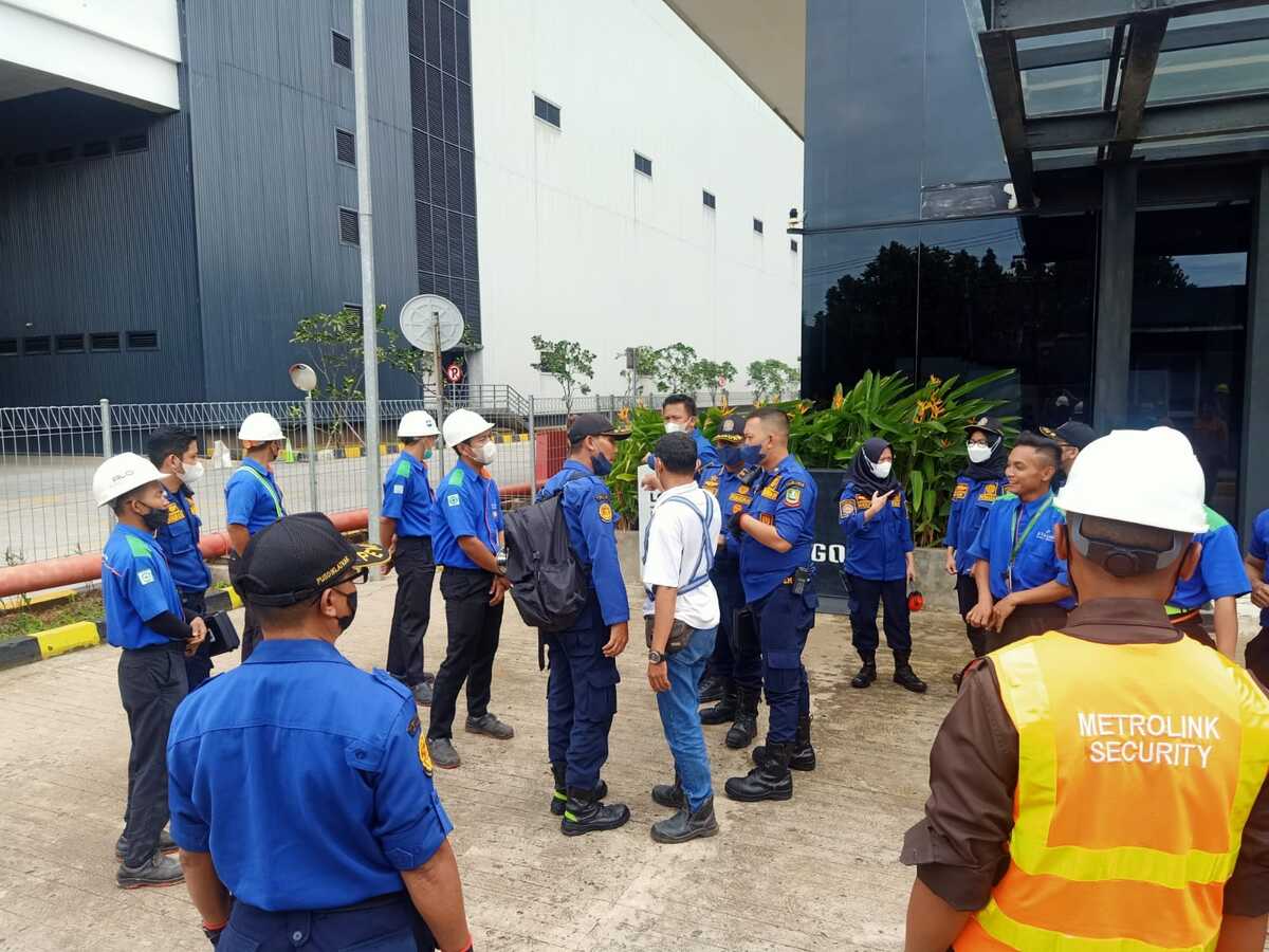 Briefing lapangan bersama tim